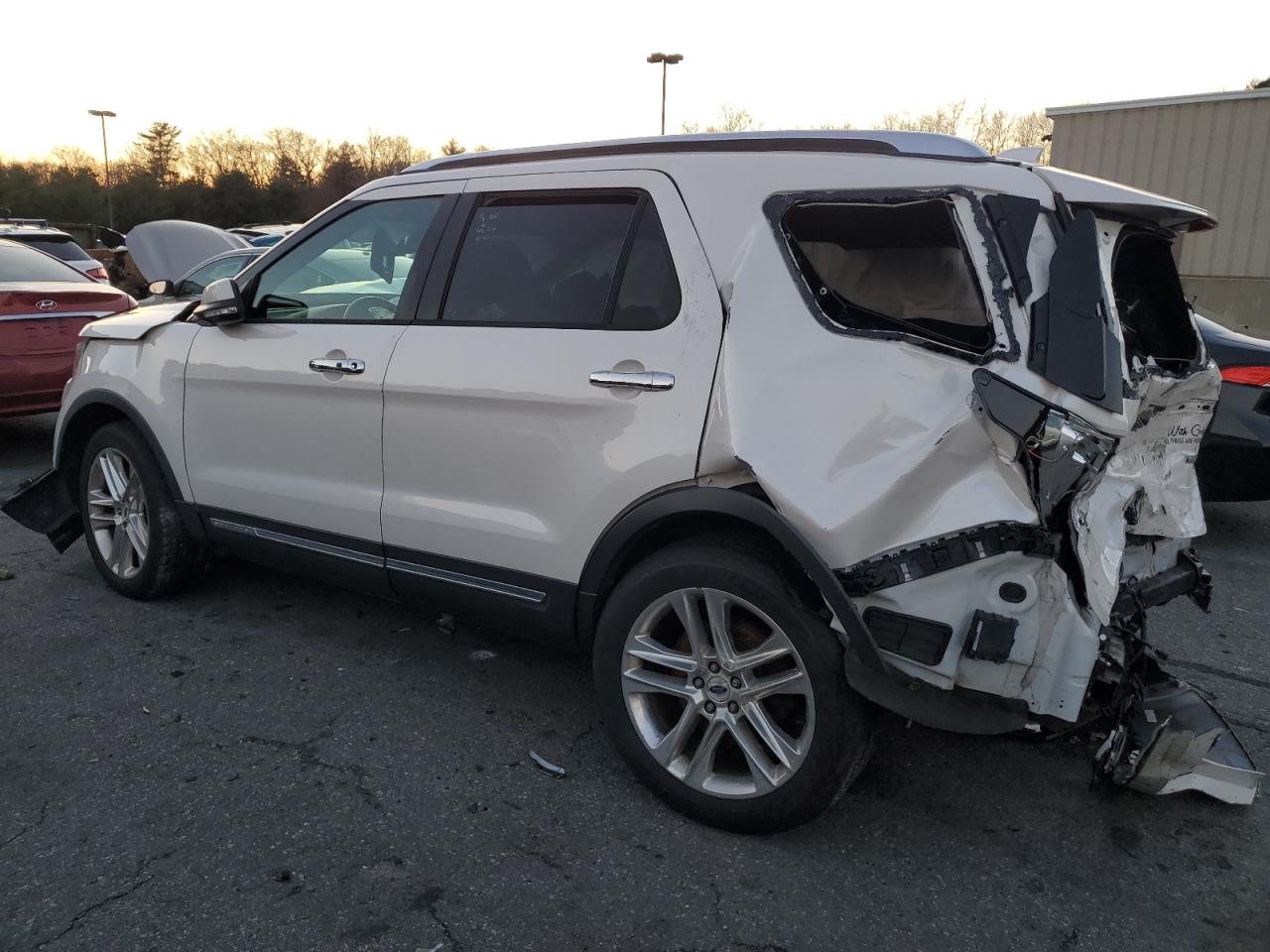 2016 Ford Explorer - Image 2