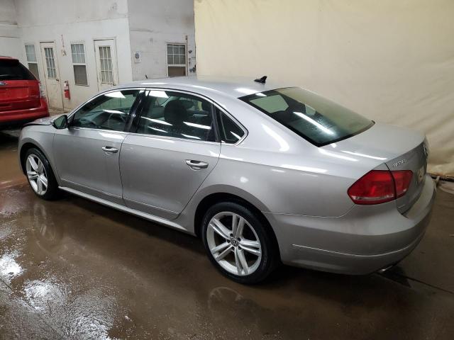  VOLKSWAGEN PASSAT 2012 Серебристый