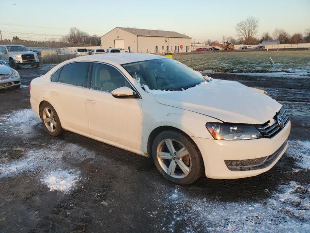  VOLKSWAGEN PASSAT 2012 Biały