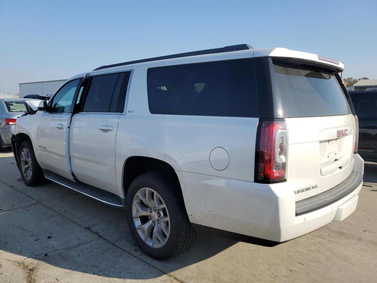 2016 GMC Yukon - Image 2