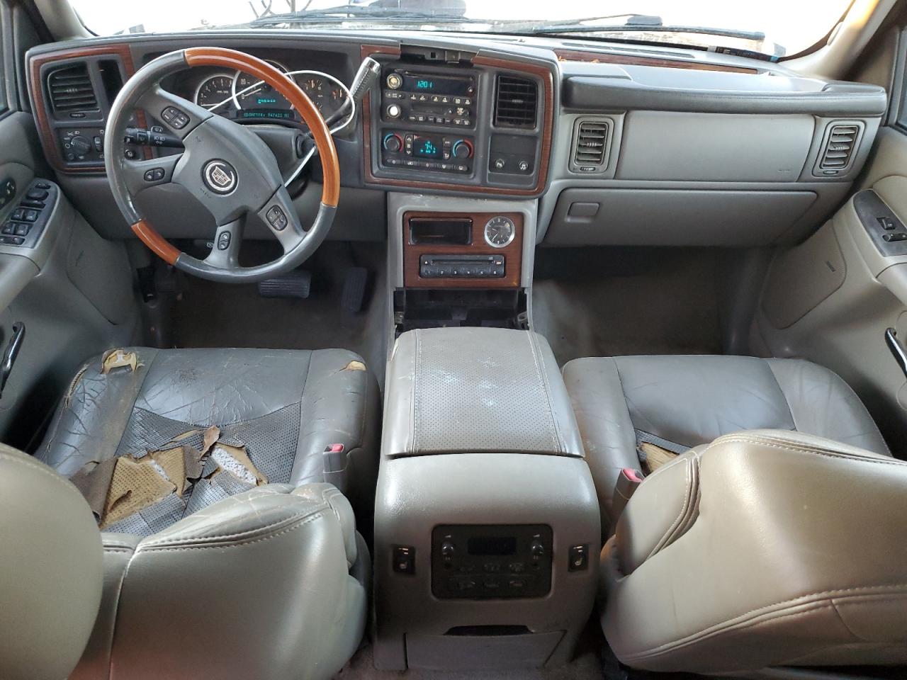 2004 Cadillac Escalade - Image 8