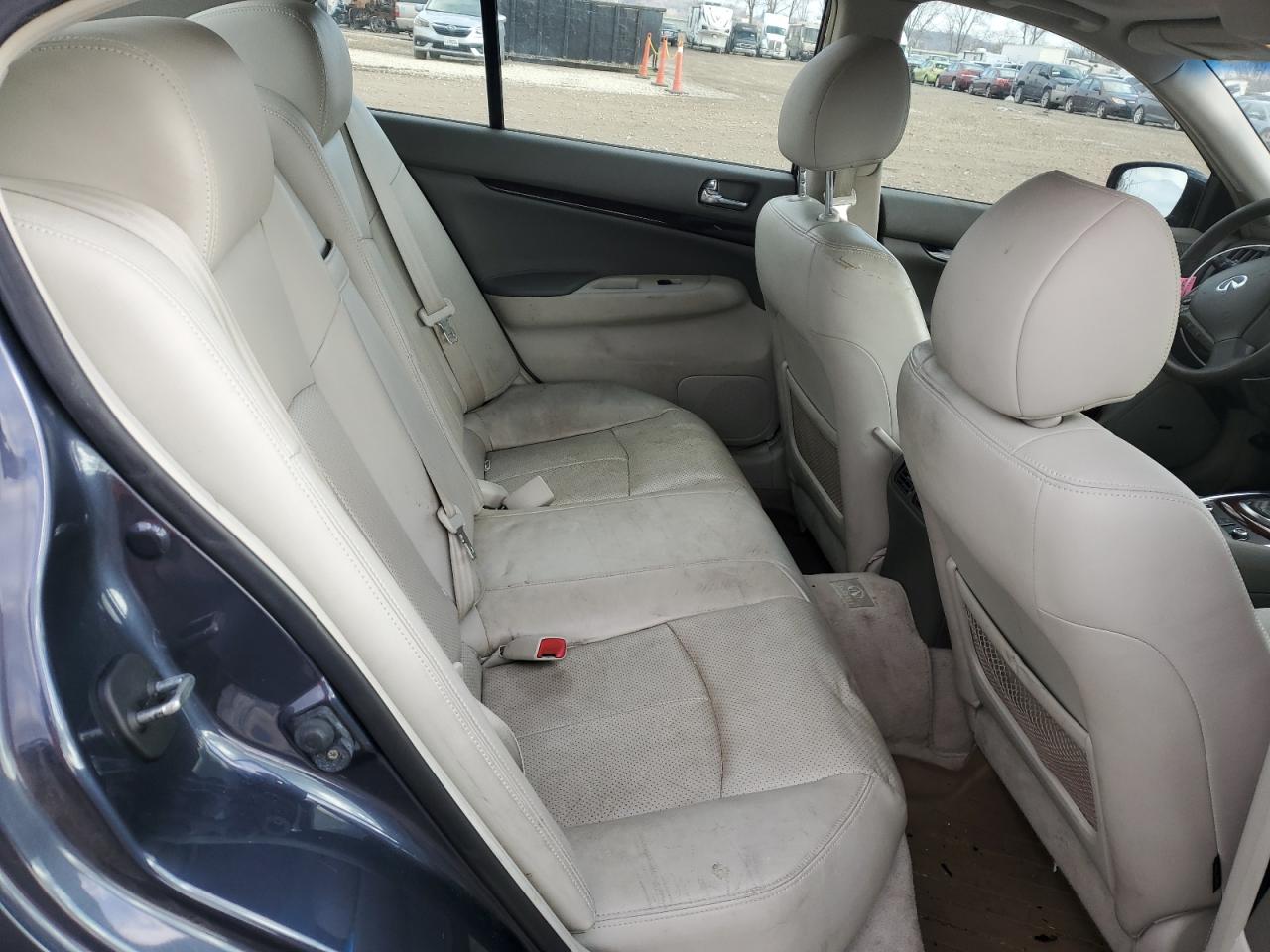 2011 Infiniti G - Image 10