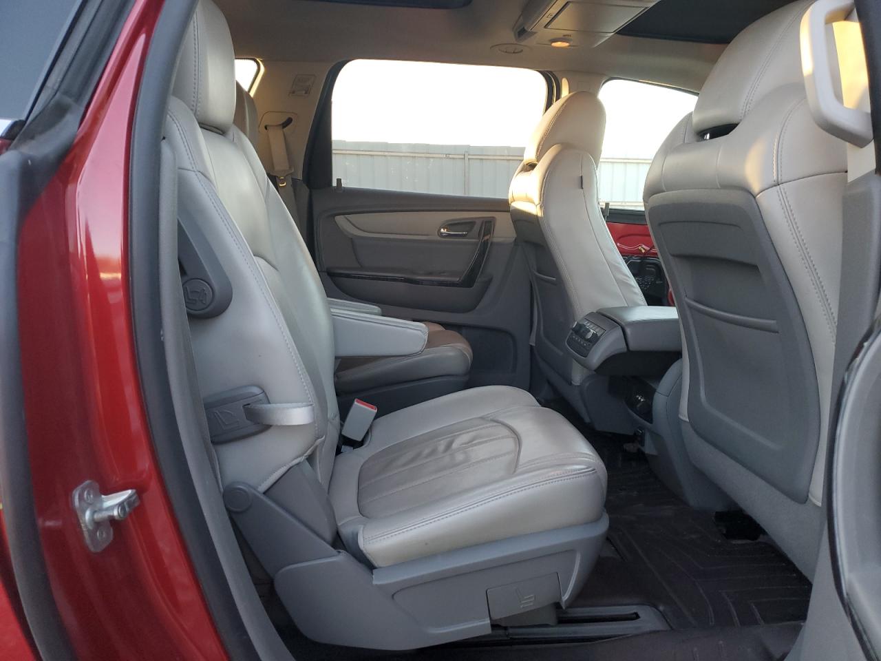 2014 Chevrolet Traverse - Image 11
