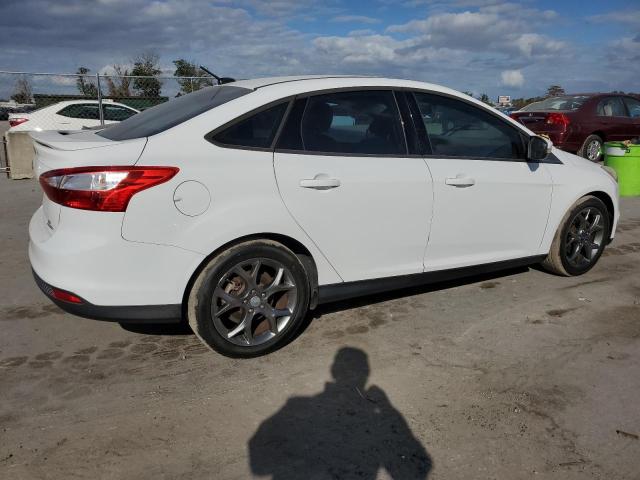 Sedans FORD FOCUS 2013 White