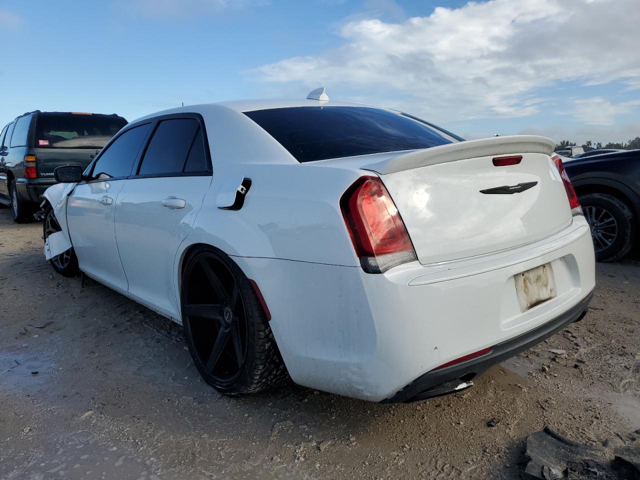 VIN 2C3CCABT6GH117917 2016 CHRYSLER 300 no.2