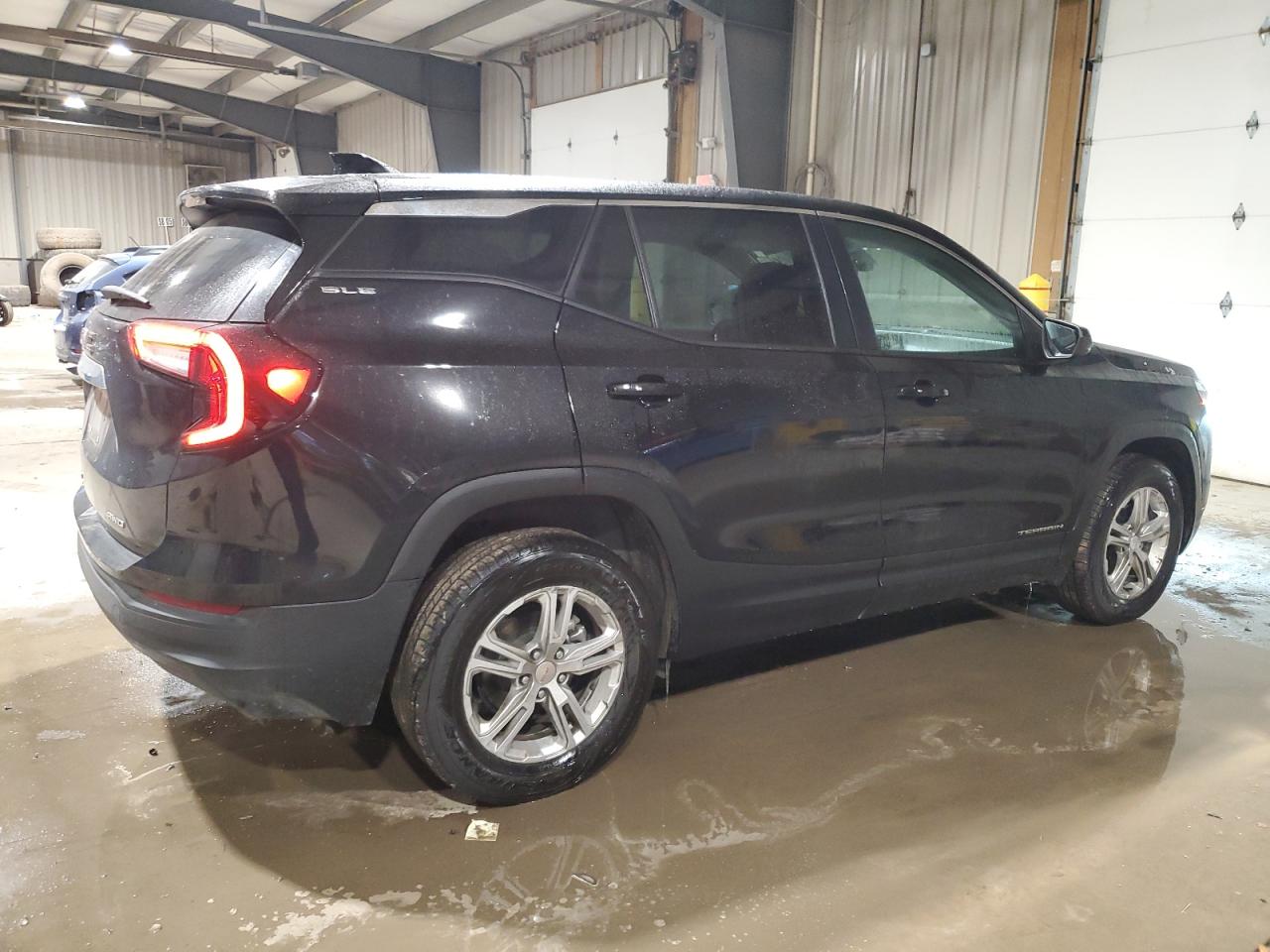 2022 GMC Terrain - Image 3