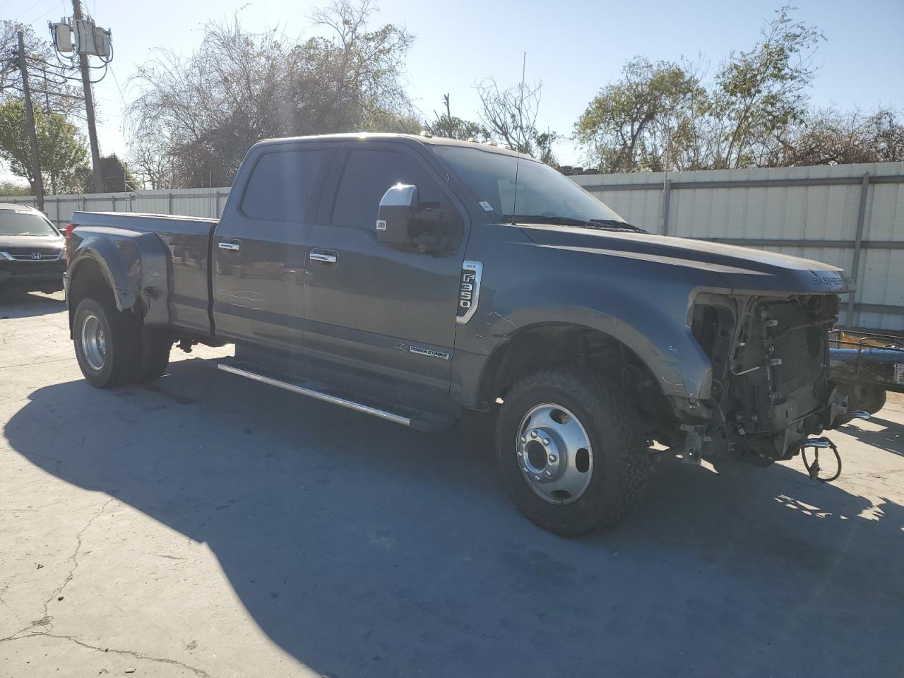 2020 Ford F350 - Image 4