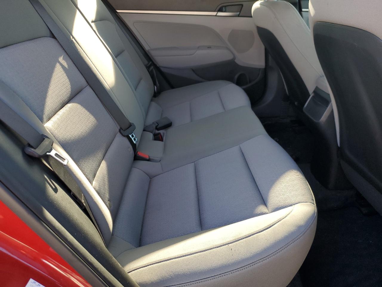 2017 Hyundai Elantra - Image 10