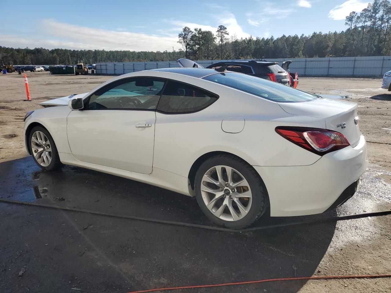 2013 Hyundai Genesis - Image 2