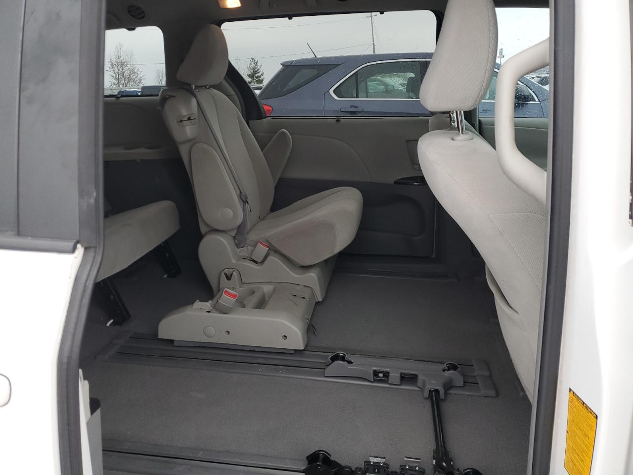 2011 Toyota Sienna - Image 11