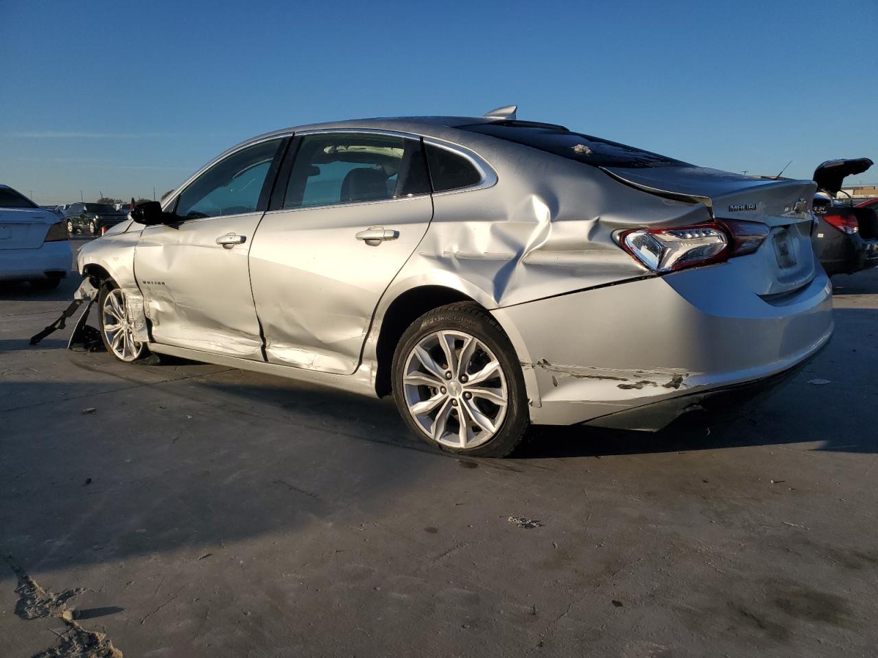 VIN 1G1ZD5ST4KF138083 2019 CHEVROLET MALIBU no.2