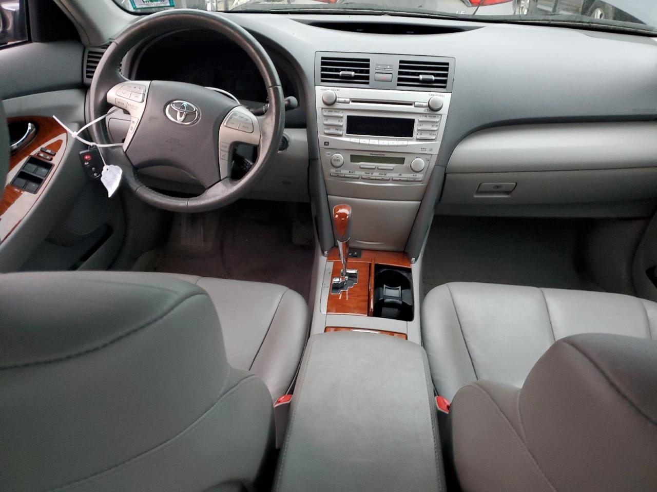 2011 Toyota Camry - Image 8