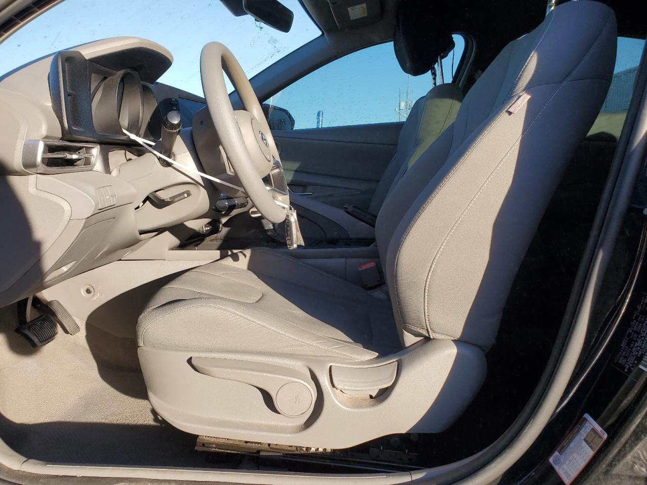 2023 Hyundai Elantra - Image 7