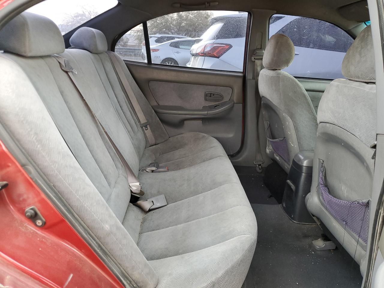 2004 Hyundai Elantra - Image 10