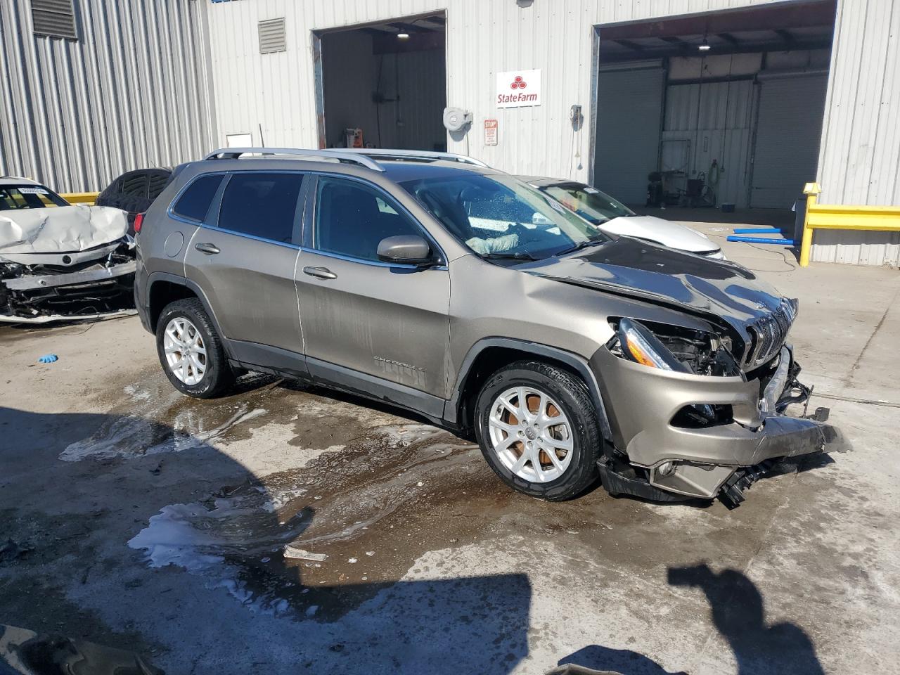 2017 Jeep Grand Cherokee - Image 4