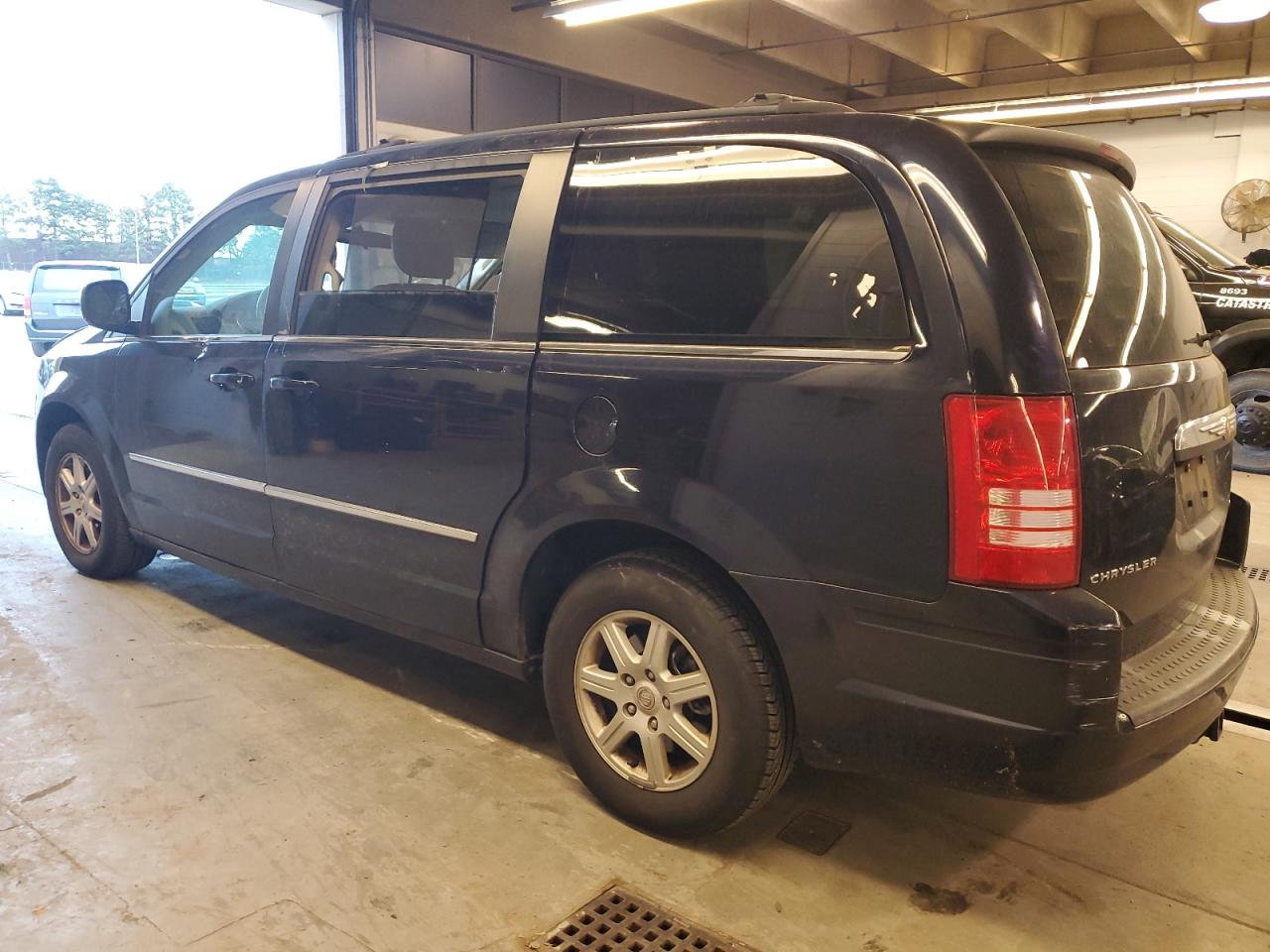2010 Chrysler Town & Country - Image 2