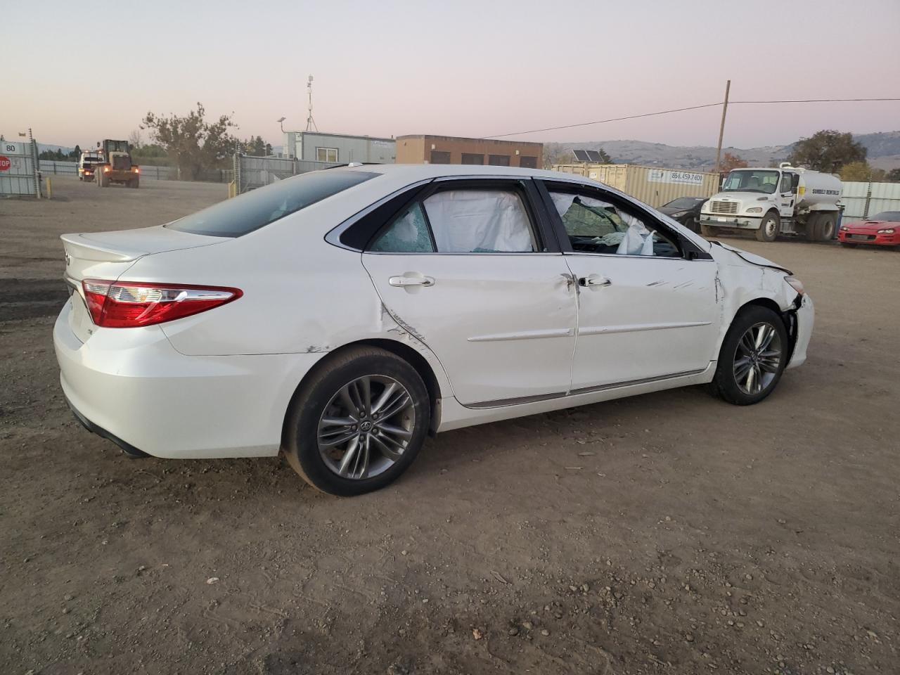 VIN 4T1BF1FK2GU230711 2016 TOYOTA CAMRY no.3