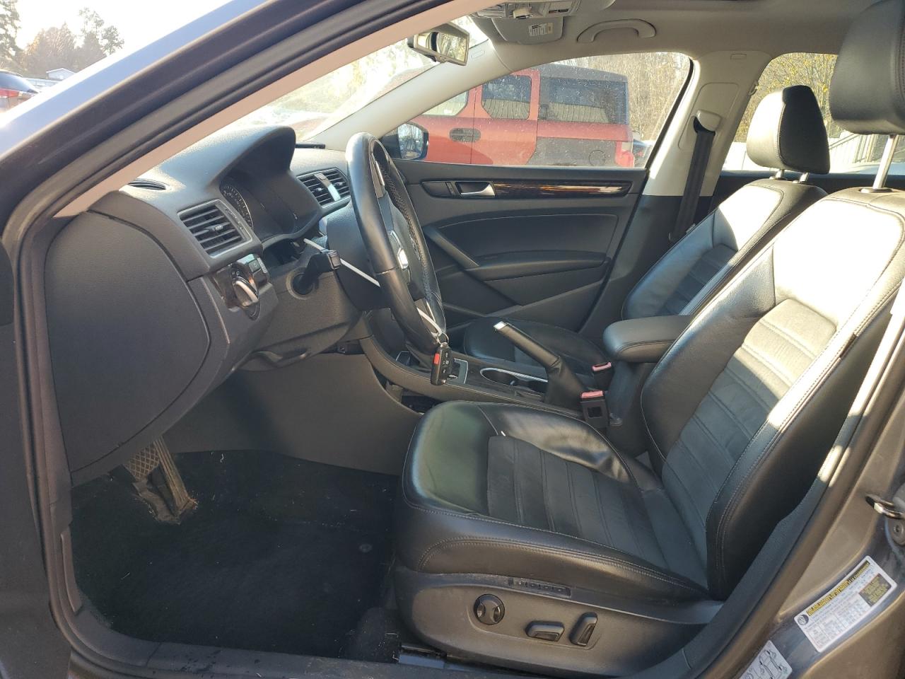 2014 Volkswagen Passat - Image 7