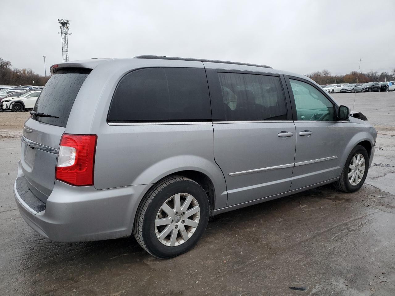 2015 Chrysler Town & Country - Image 3