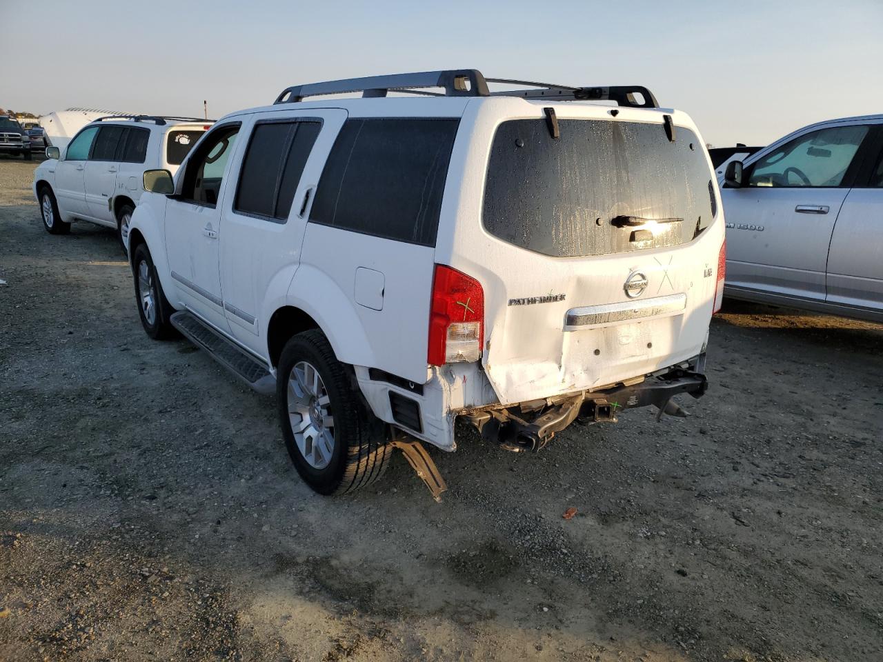 2012 Nissan Pathfinder - Image 2