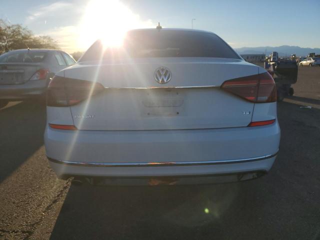  VOLKSWAGEN PASSAT 2017 Білий