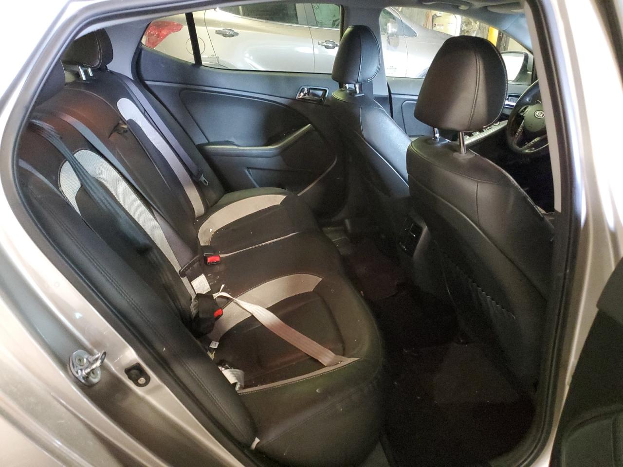 2011 Kia Optima - Image 10