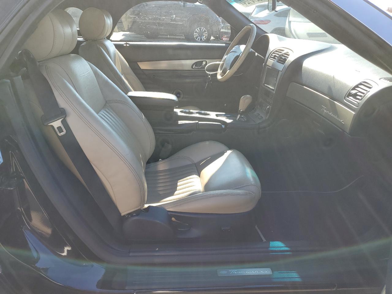 2005 Ford Thunderbird - Image 10