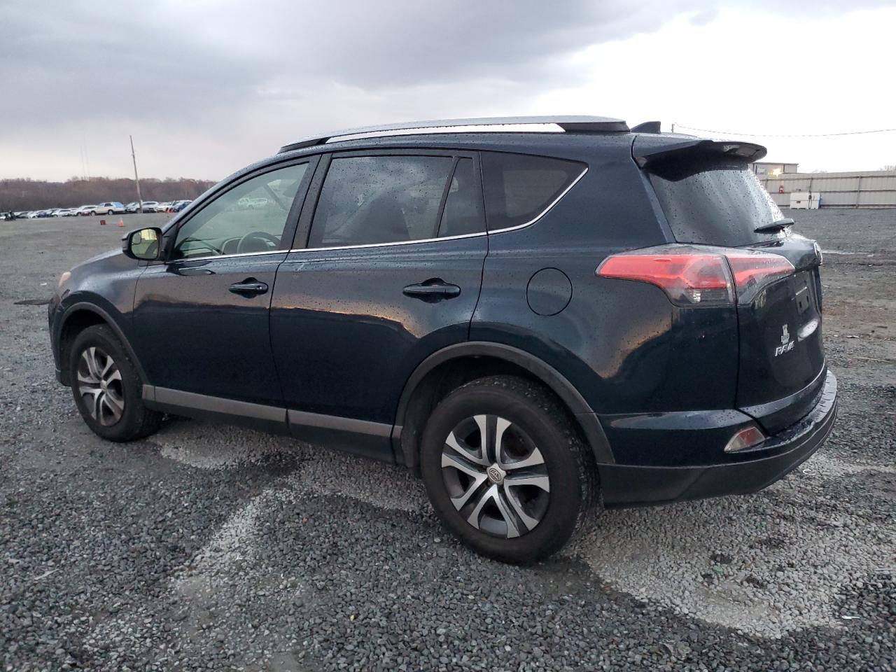 2017 Toyota RAV 4 - Image 2
