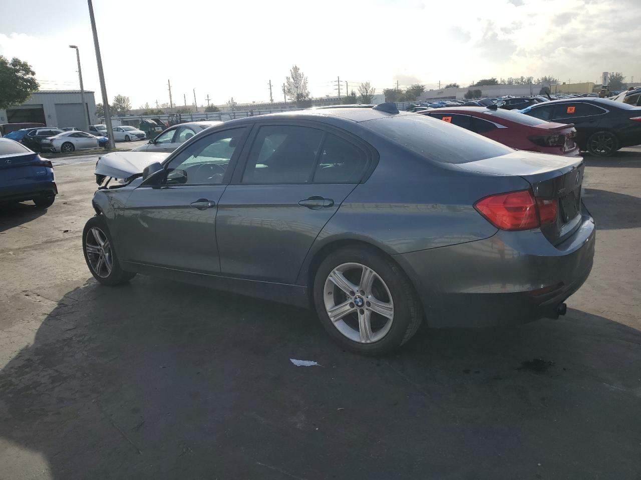 VIN WBA3B3C53DF541317 2013 BMW 3 SERIES no.2