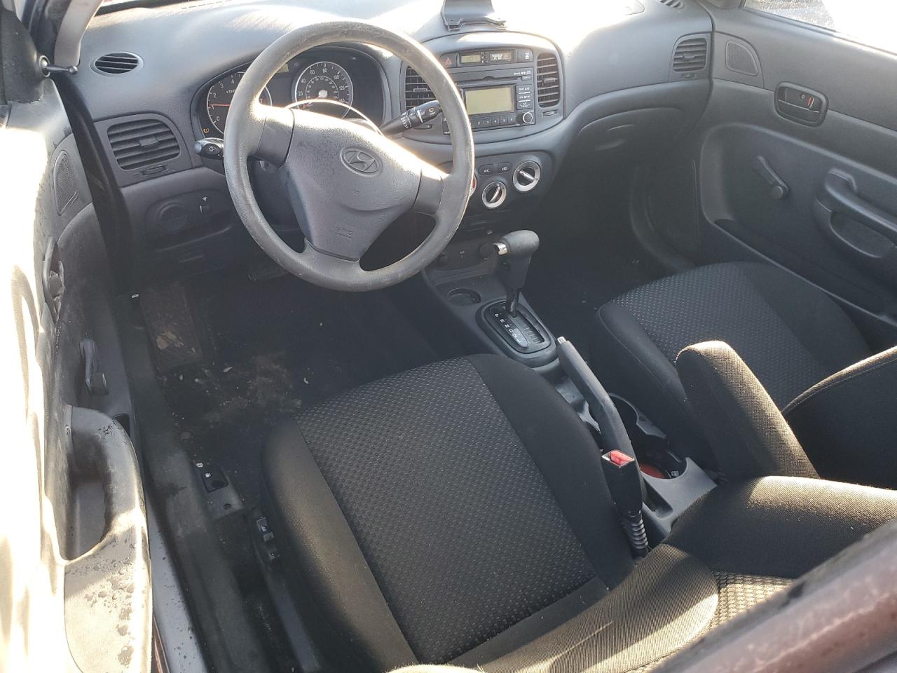 2009 Hyundai Accent - Image 8