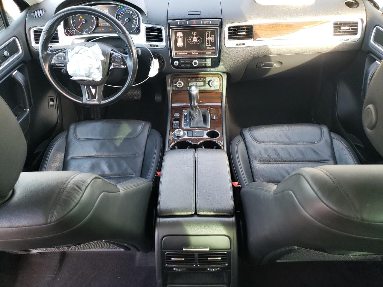 2015 Volkswagen Touareg - Image 8