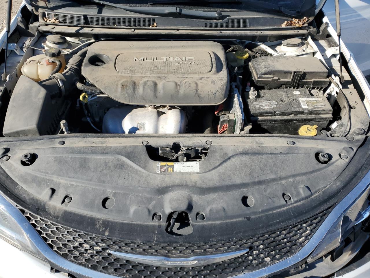 2016 Chrysler 200 - Image 11