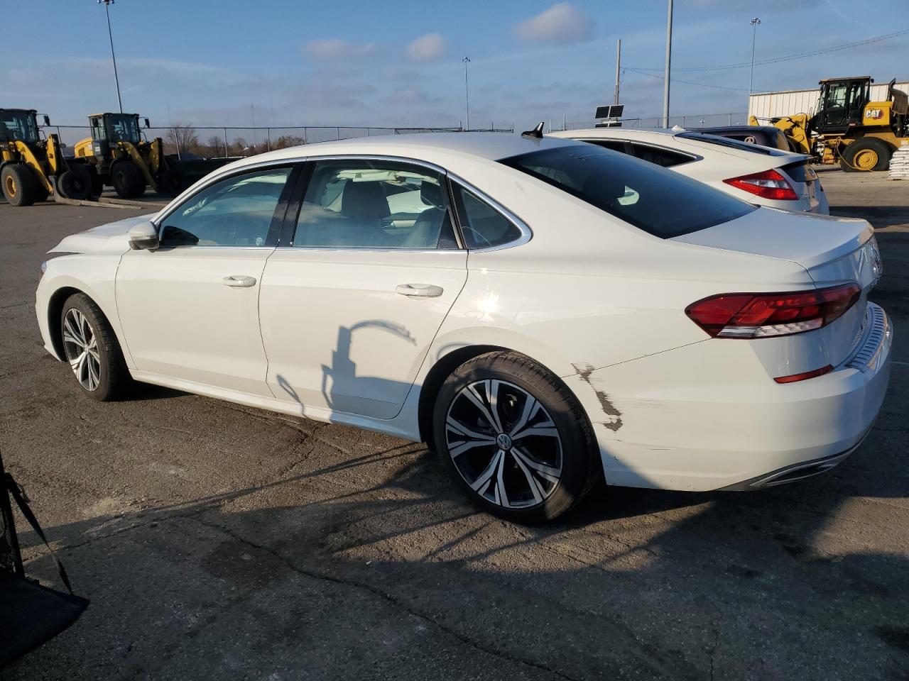 2021 Volkswagen Passat - Image 2