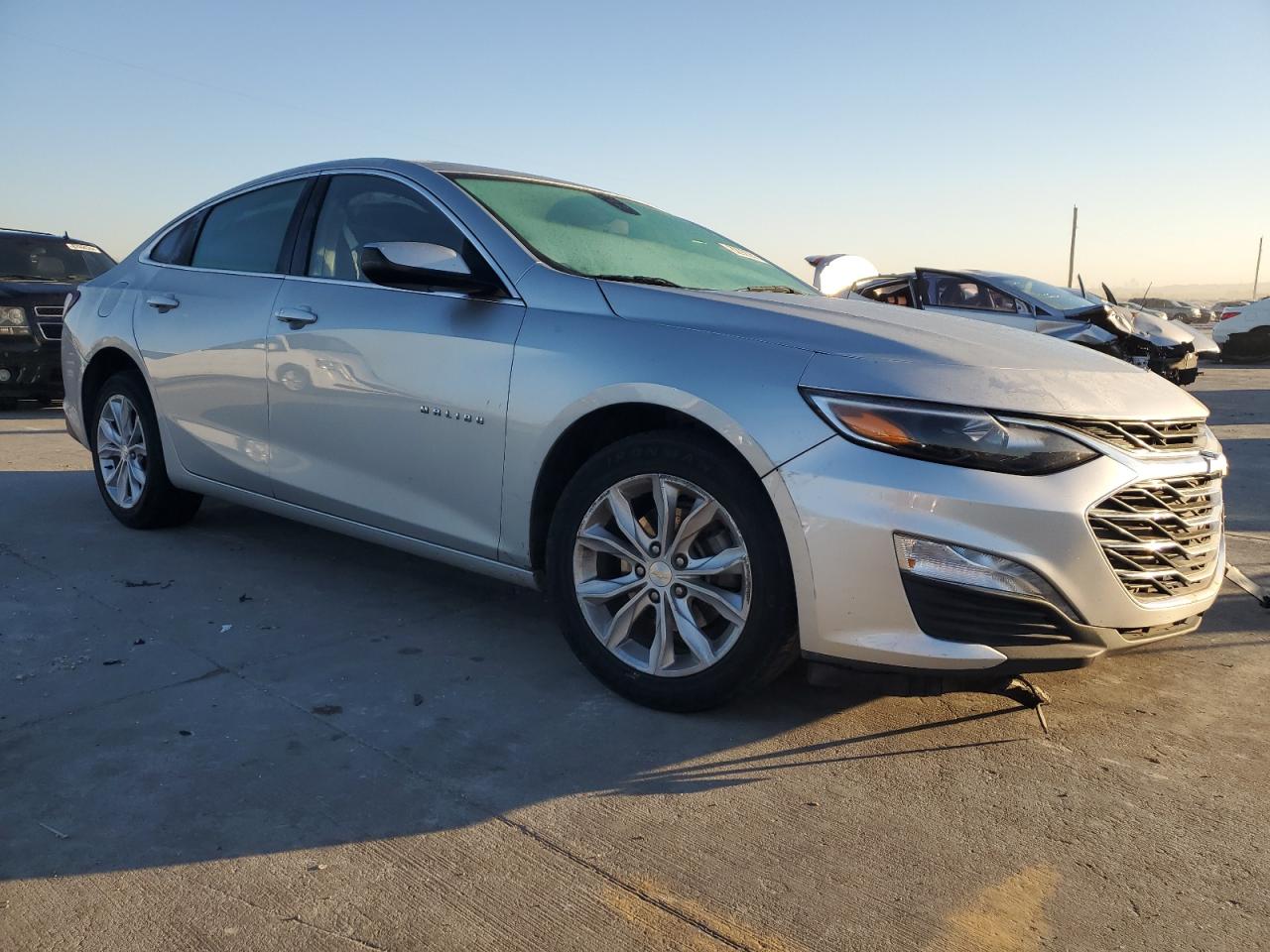 VIN 1G1ZD5ST4KF138083 2019 CHEVROLET MALIBU no.4