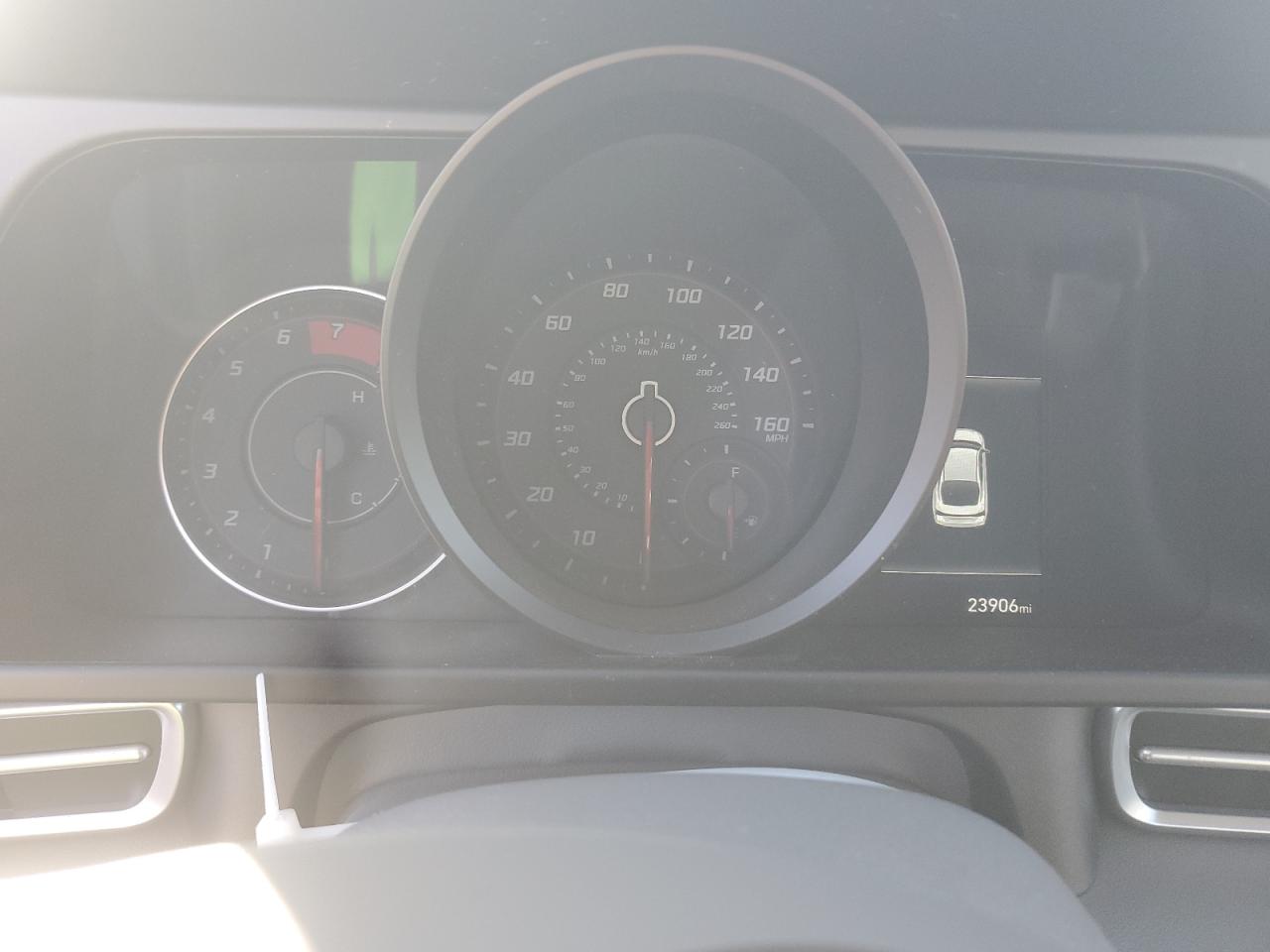2022 Hyundai Elantra - Image 9
