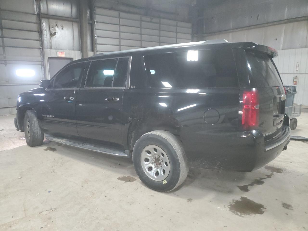 VIN 1GNSKJKC6GR107860 2016 CHEVROLET SUBURBAN no.2