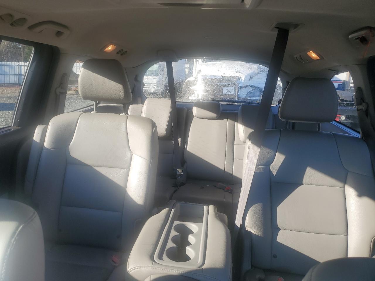 2015 Honda Odyssey - Image 10