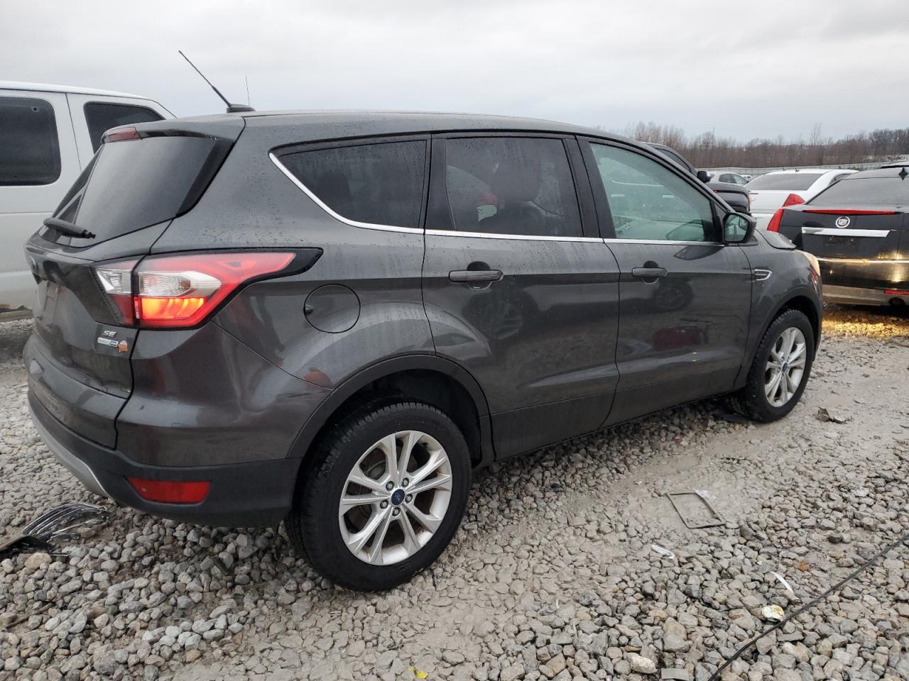 VIN 1FMCU9GDXHUE39477 2017 FORD ESCAPE no.3