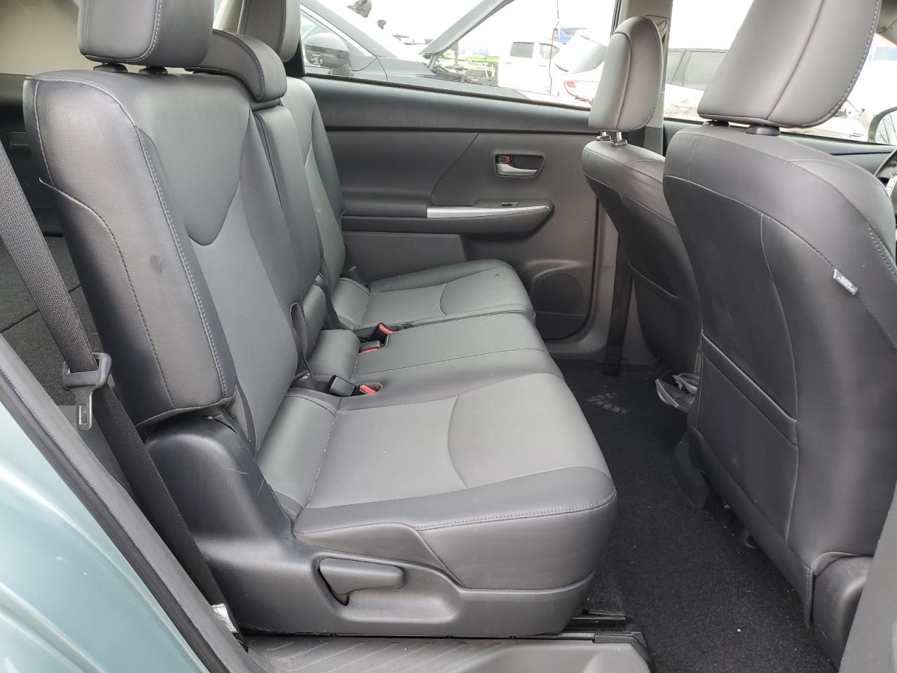 2014 Toyota Prius - Image 11