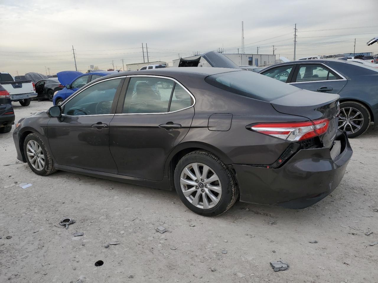 VIN 4T1B11HK7JU548391 2018 TOYOTA CAMRY no.2