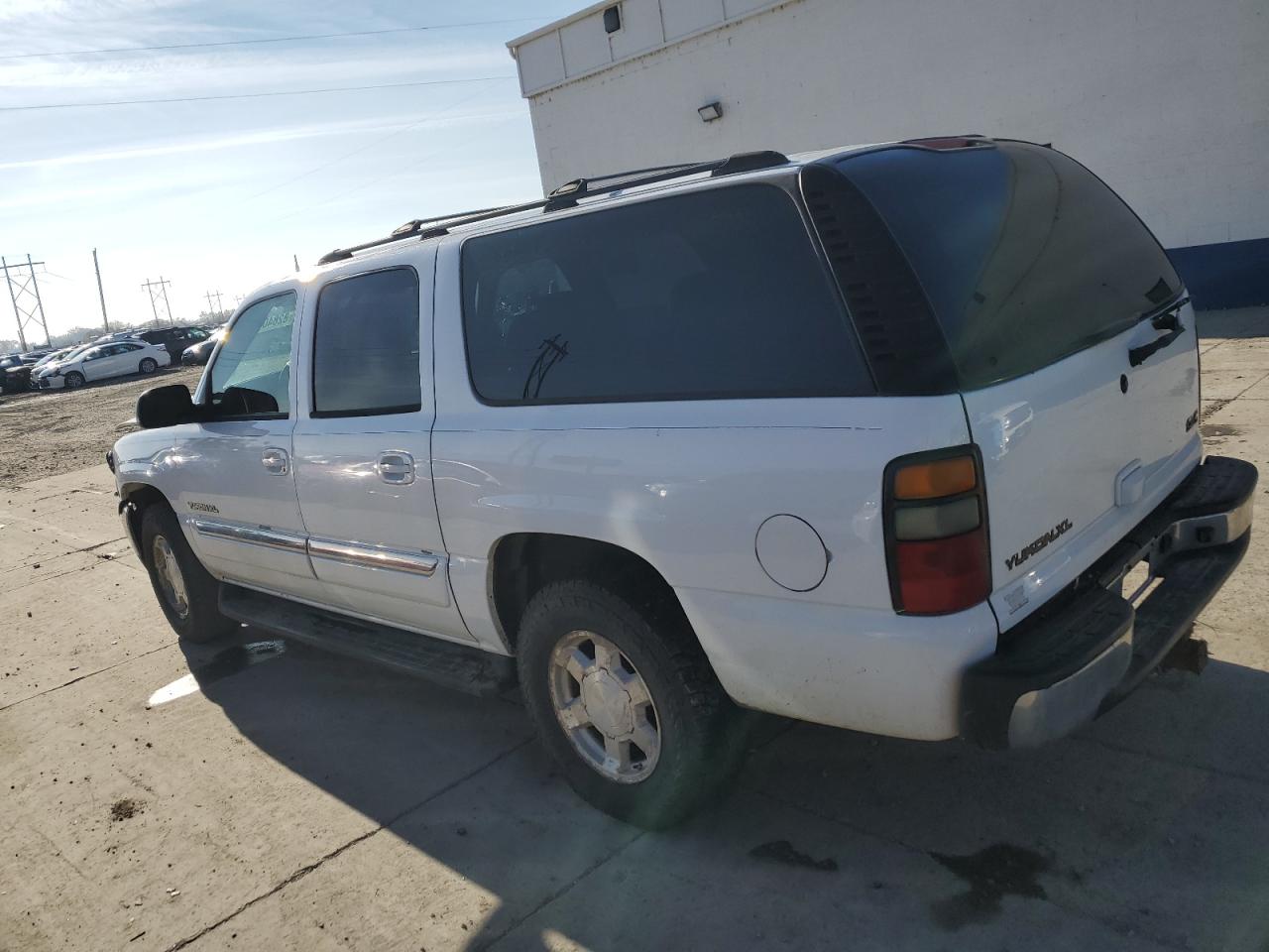 2004 GMC Yukon - Image 2