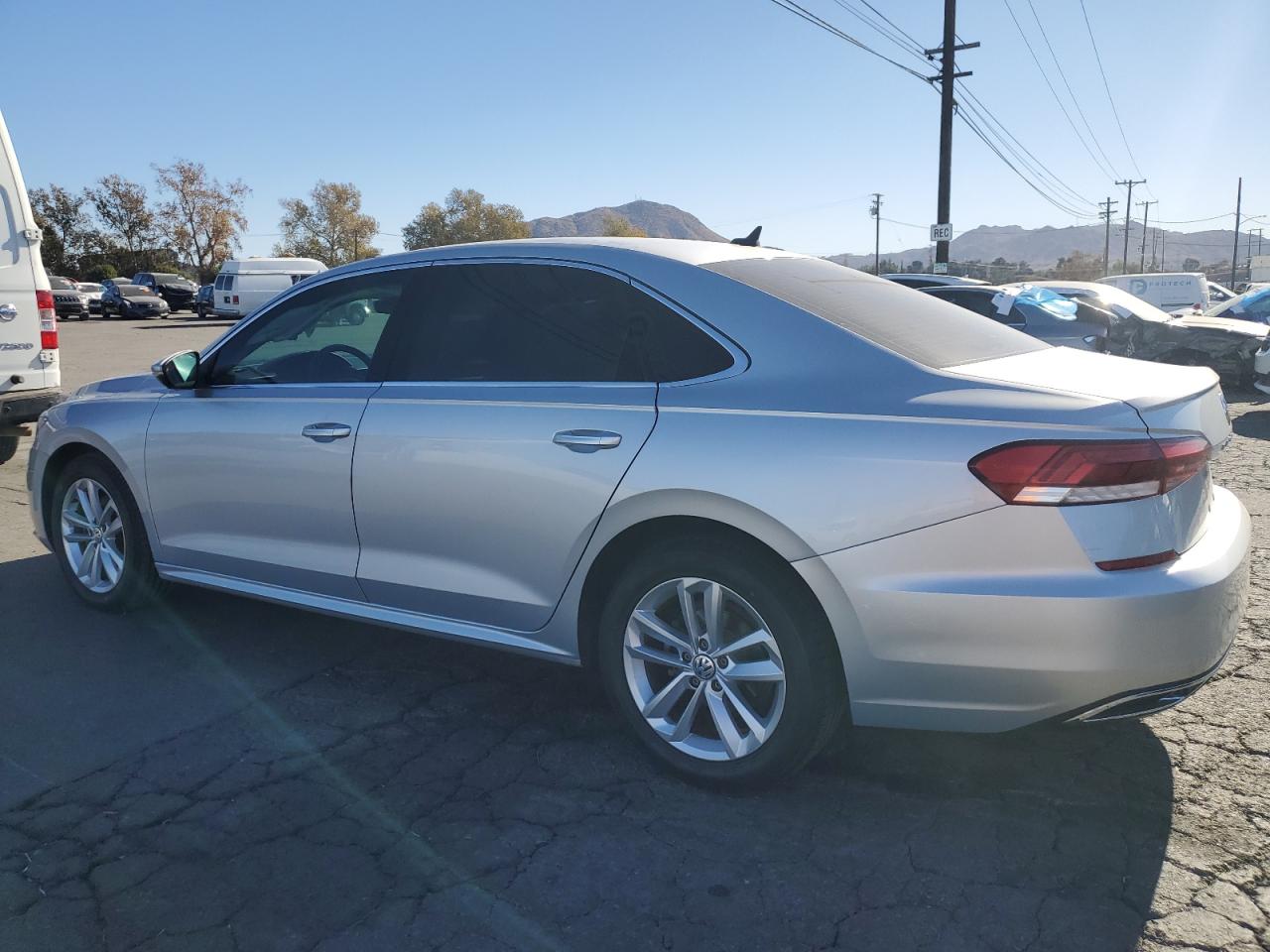 2020 Volkswagen Passat - Image 2