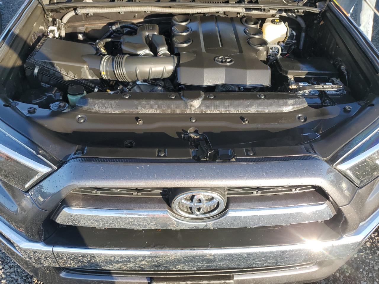 VIN JTEBU5JR3J5513945 2018 TOYOTA 4RUNNER no.12