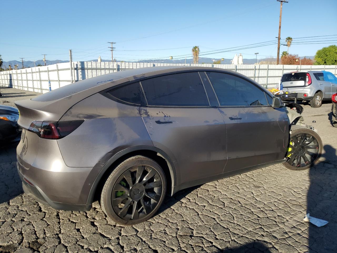 VIN 7SAYGDEE3NF322105 2022 TESLA MODEL Y no.3