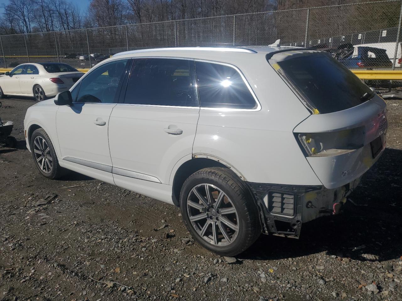 2018 Audi Q7 - Image 2