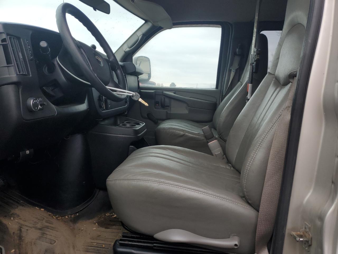 2009 Chevrolet Express - Image 7