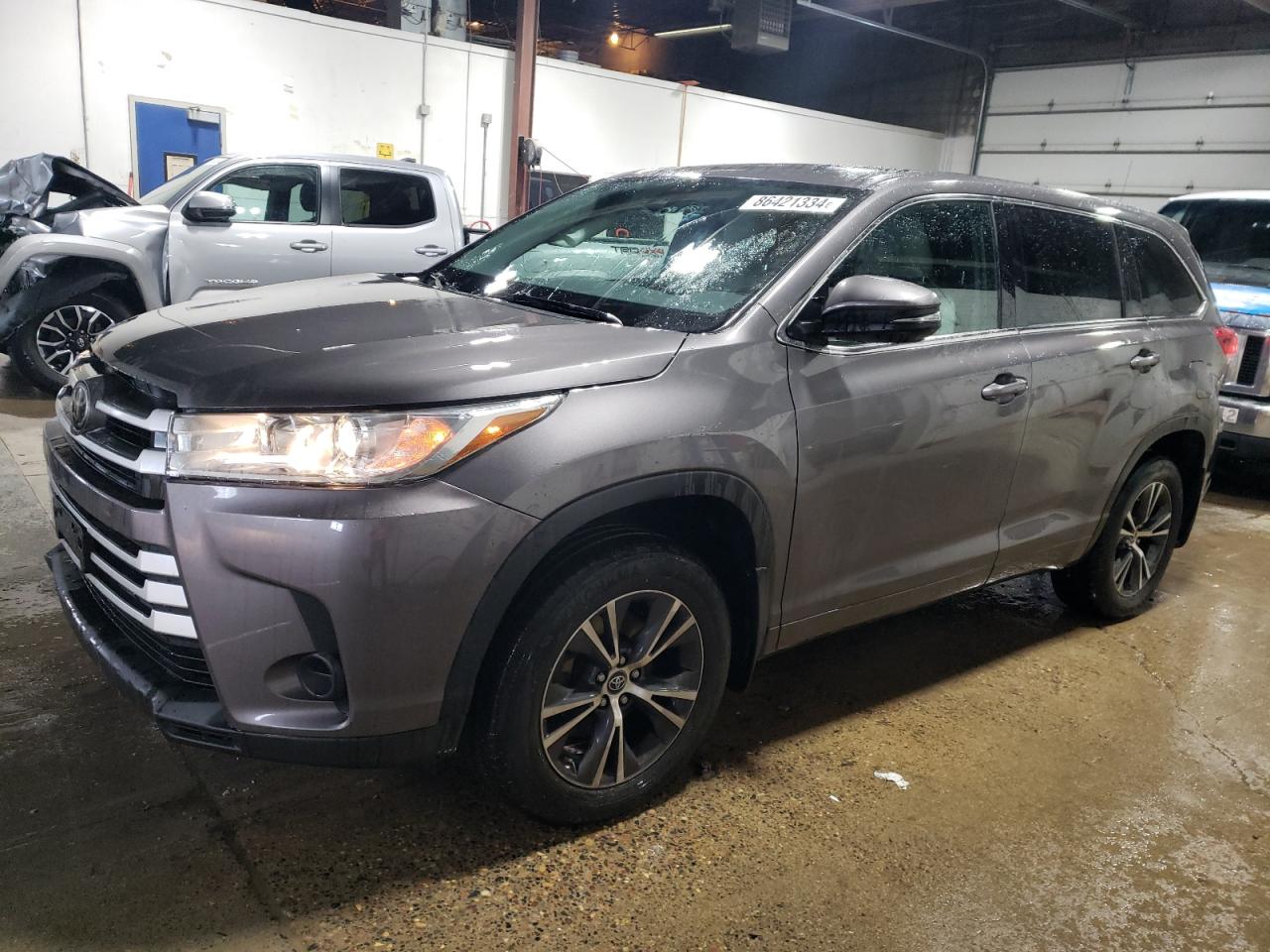 2017 Toyota Highlander - Image 1