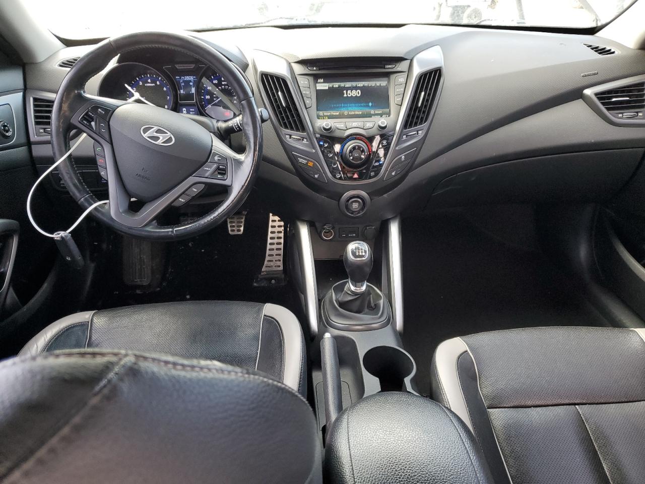 2013 Hyundai Veloster - Image 8