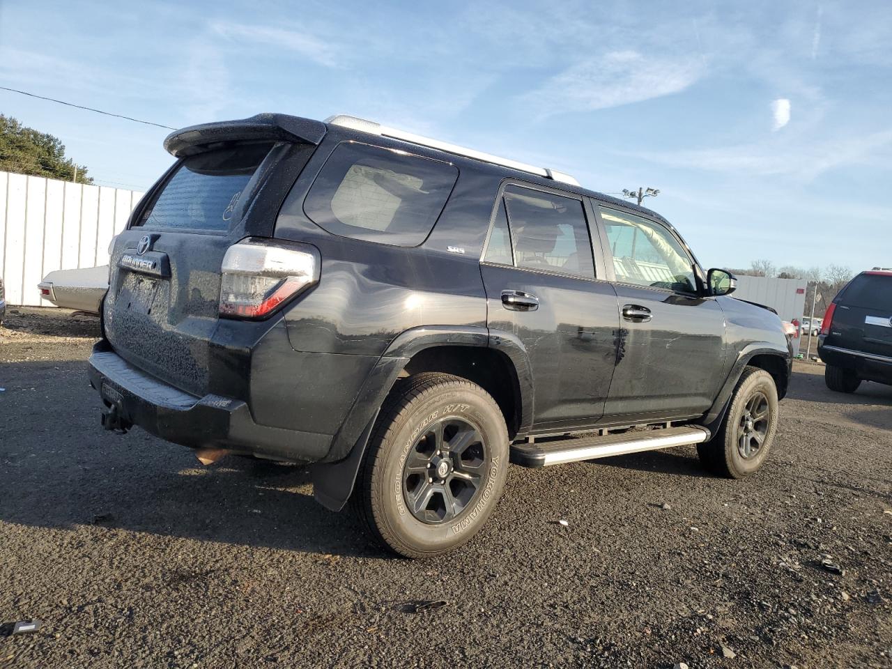 VIN JTEBU5JR6J5511624 2018 TOYOTA 4RUNNER no.3