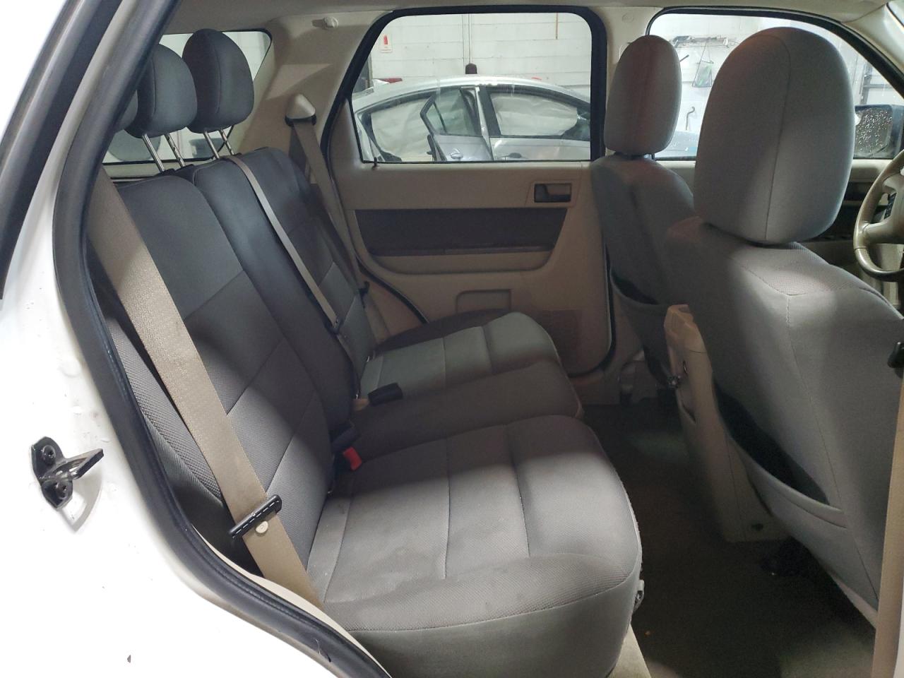 2010 Ford Escape - Image 12